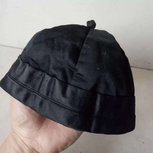 晚清民国时期的老瓜皮帽，绸缎面料，有光泽，...