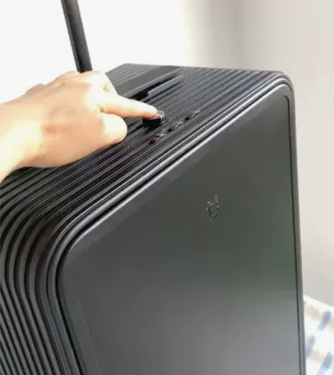 TUPLUS途加铝框行李箱男 闭合方式：锁...
