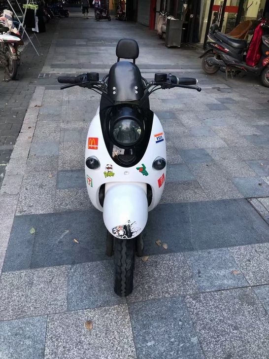 出售一台小龟电动车，赠送头盔充电器。续航四...