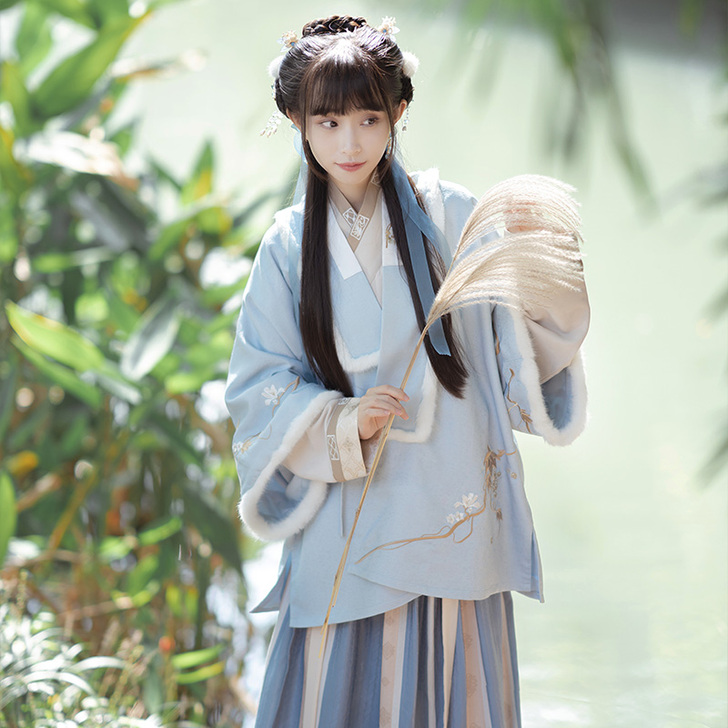 【十三余 小豆蔻儿】[灵犬] 绣花对襟短袄...