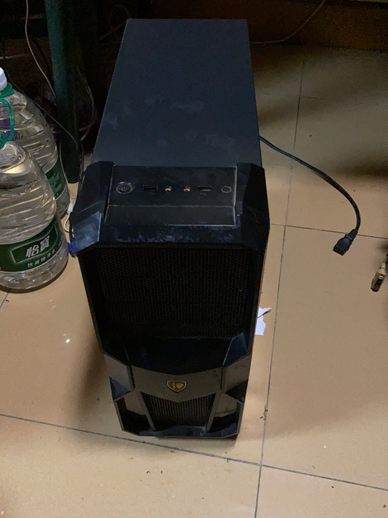 电脑主机机箱