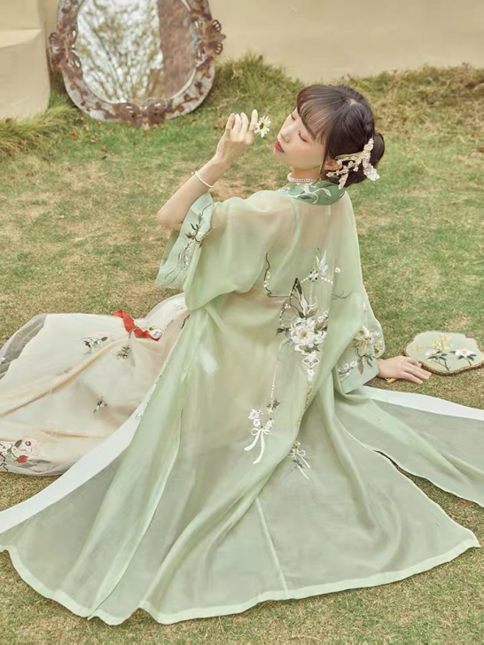 十三余小豆蔻儿[玉蕊仙]刺绣对襟长衫吊带褶...