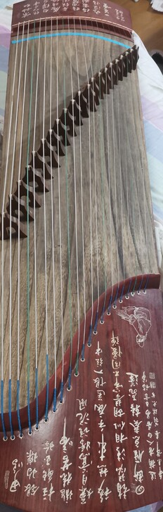 小孩报名古筝课，朋友送了一架古筝，适合初学...