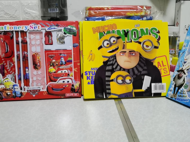 学生学习套盒，内有铁皮文具盒，尺子，橡皮，...