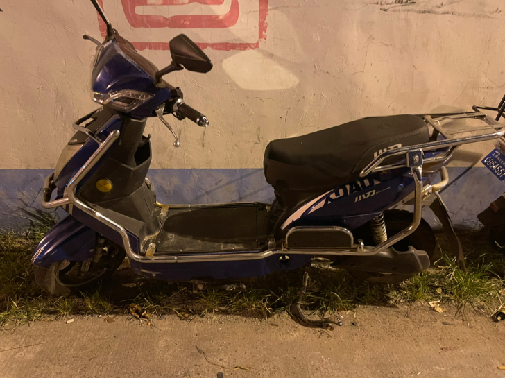 小刀电动车。老国标的。60v32安的电池。...