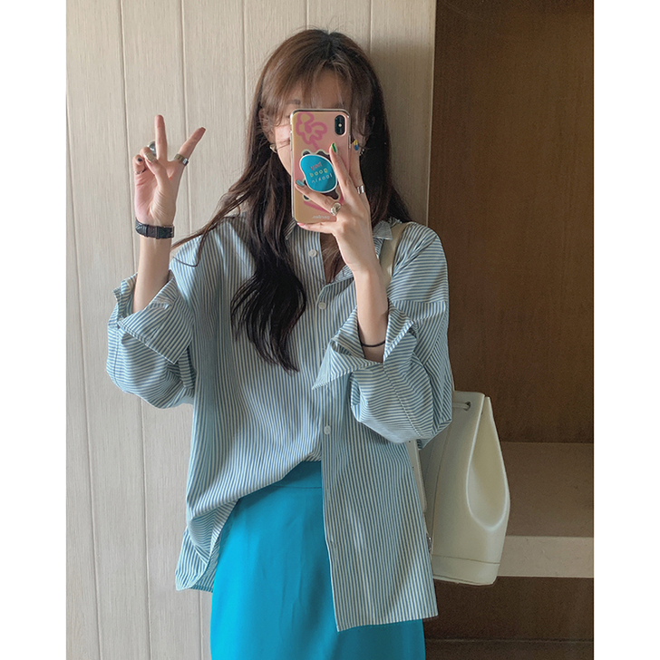 条纹衬衫 背后有纽扣可开叉 s码全新