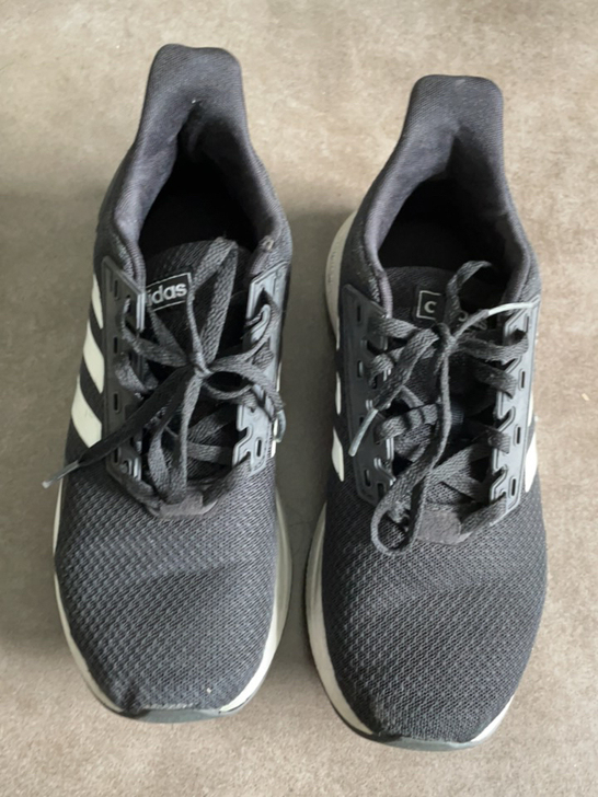阿迪达斯男童运动鞋36码，新旧程度 ：如图...