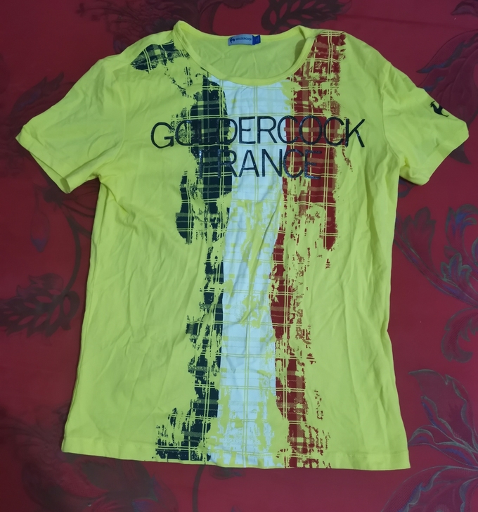 夏装女士T恤两件便宜卖,几乎全新,均码,有...