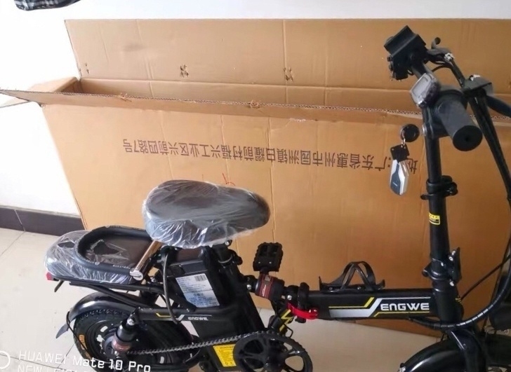 雅迪超长续航带脚蹬电动车 续航里程：55k...