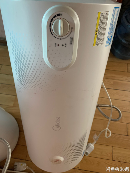 闲置美的60升热水器。