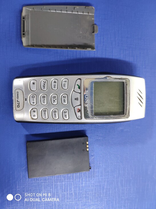 sony   cmd  j70手机 ，品相...