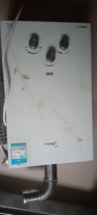 美的8L热水器，用了一年，功能正常，需搬家...