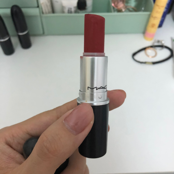 MAC 的 Chili 红棕色