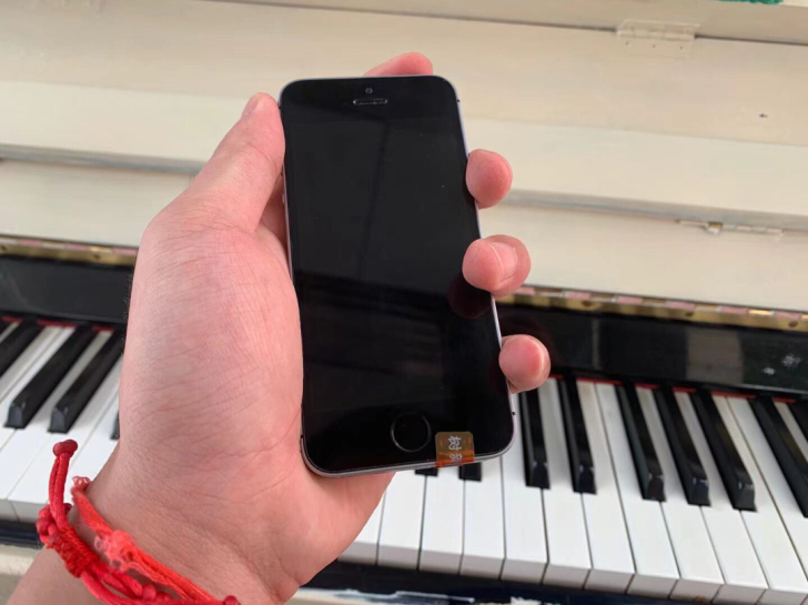 仅激活未使用 iPhone se 32G9...