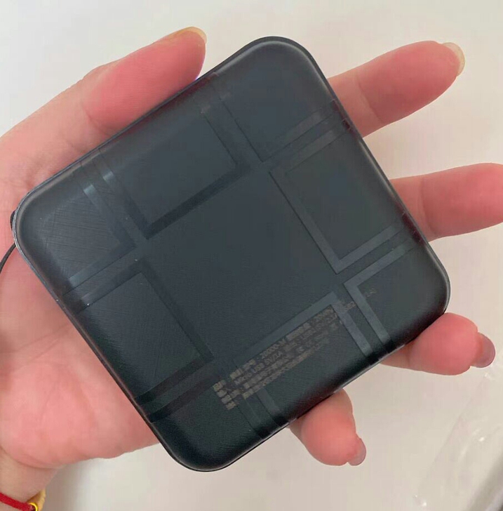 全新 全新未使用的超级好用的充电宝