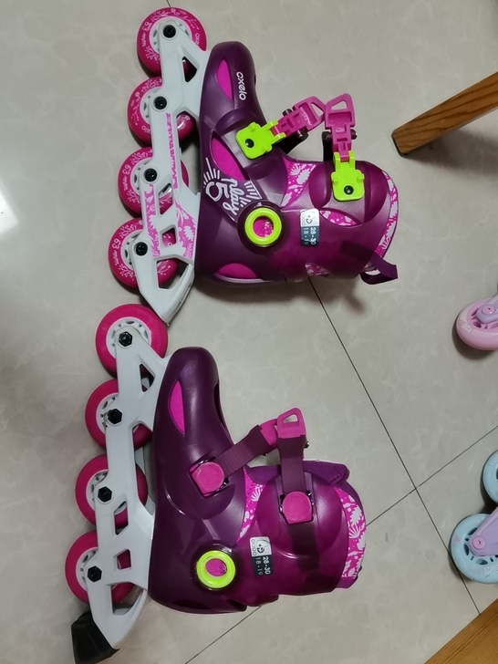 九成新迪卡侬轮滑鞋，28-30码，一直在屋...