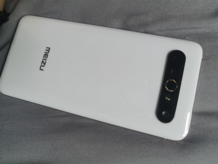 魅族17pro。12+256定白。手机在保...