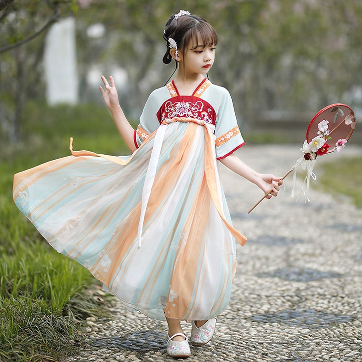 店铺合同到期低价低价处理儿童汉服女童古装仙...