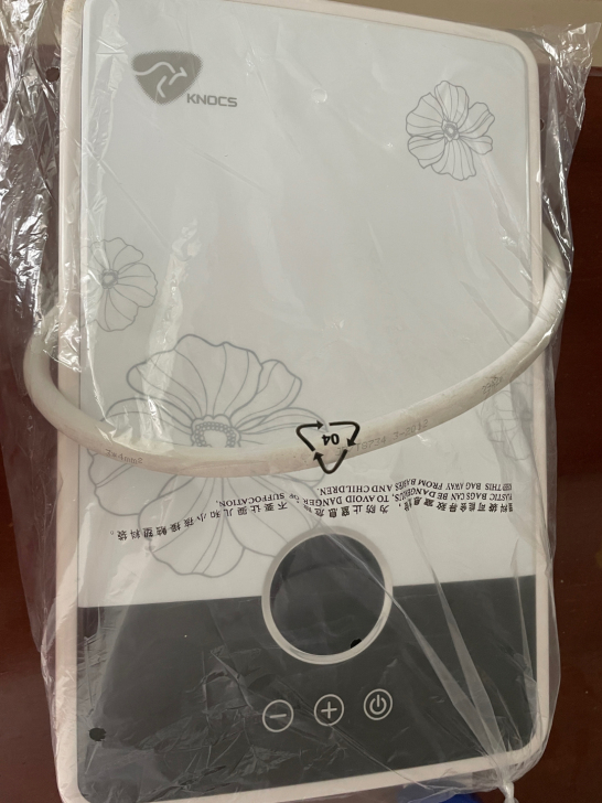 诺克斯速热热水器，当地商场购入，喜欢拍。