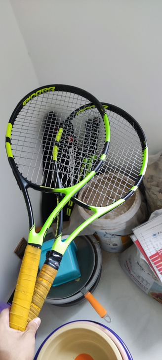 百保力网球拍，一只80，玩过两次