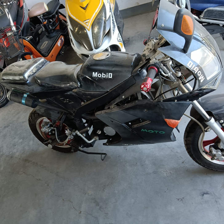 一辆二手摩托车低价出售，八成新