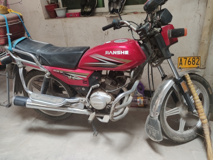 建设125摩托2011年摩托车，怀旧复古，...