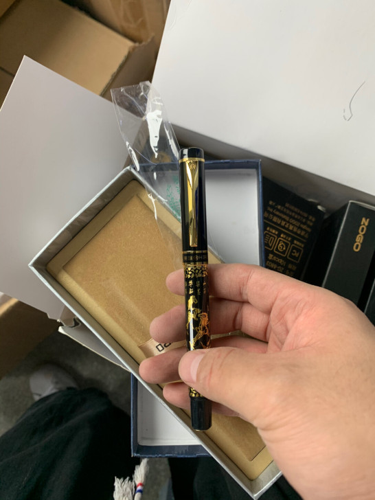 英雄钢笔八骏图，全新未拆封。