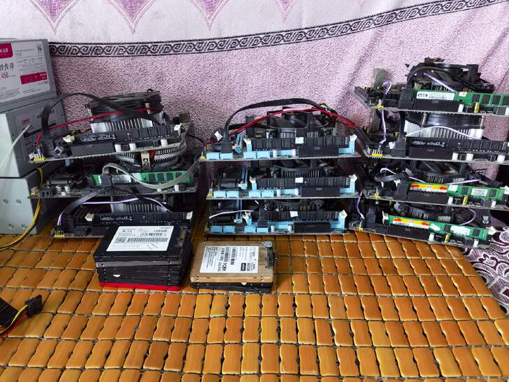 出10个地下城搬砖电脑主机，H61主板，