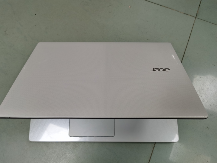 acer 漂亮白色笔记本 配置好，成色好！