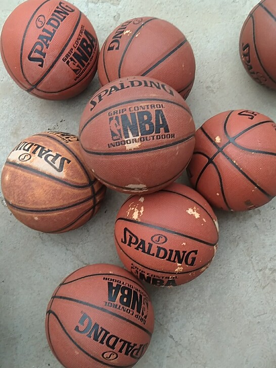 处理二手库存掉皮斯伯丁七号篮球，如图实拍，...