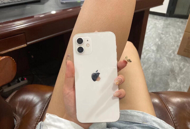 苹果12白色     国行128G