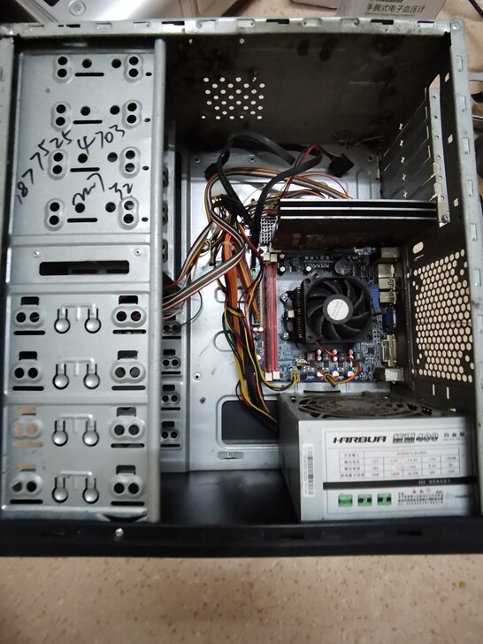 闲置台式机机箱,内有CPU 主板 4g金士...