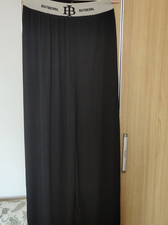 全新 女士黑色阔腿裤，万能腰，面料是冰丝棉...