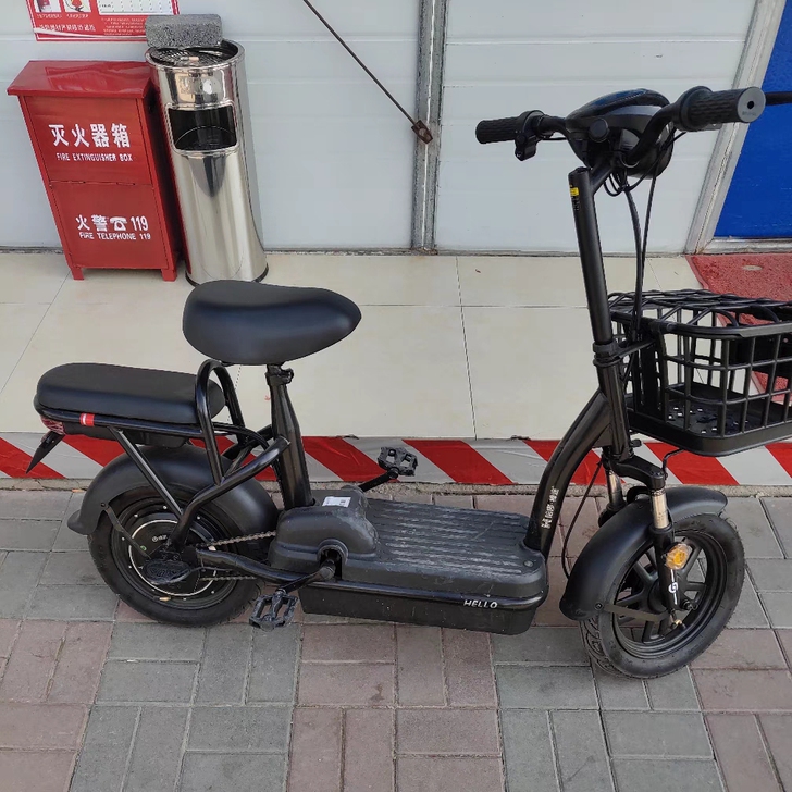 小刀电动车，年初买的基本没骑20的电瓶手续...