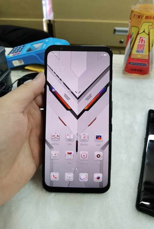 努比亚红魔5g原装机。8+128.成色还不...