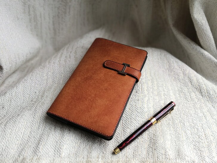 B6真皮日记本   外皮有意大利特效植鞣，...