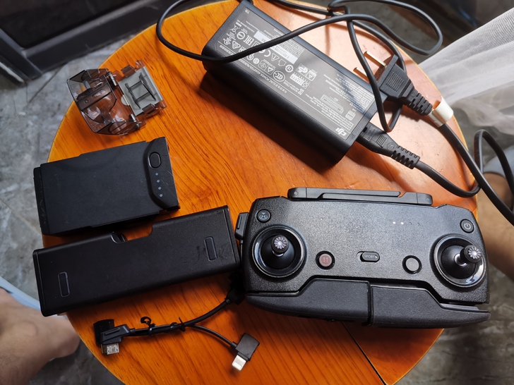 大疆air无人机电池遥控充电管家充电器，炸...