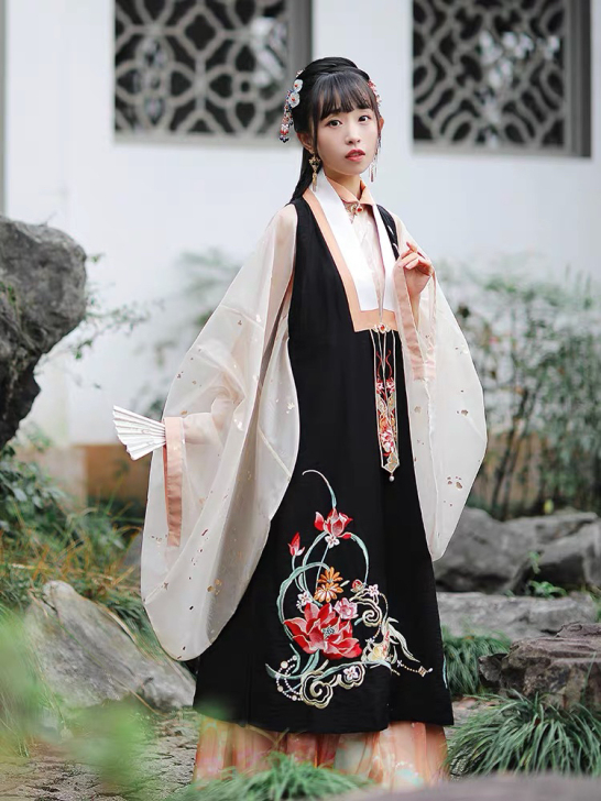【十三余 小豆蔻儿】[龙女献珠]