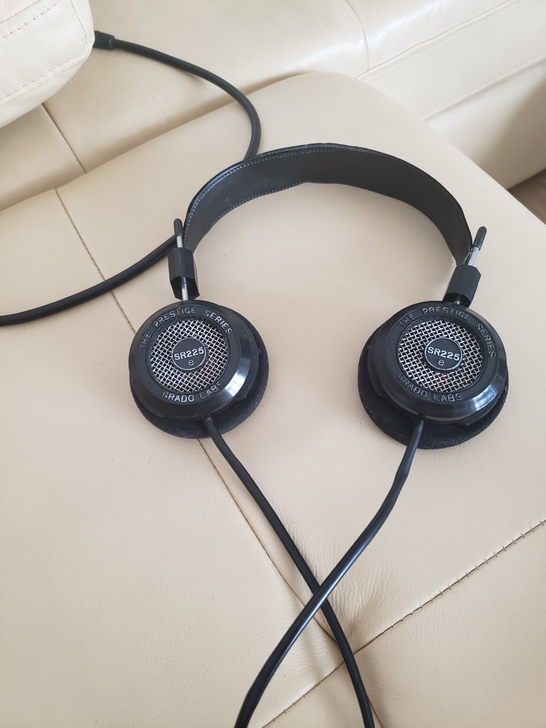 歌德sr225e。随缘出二手，用了时间挺久...