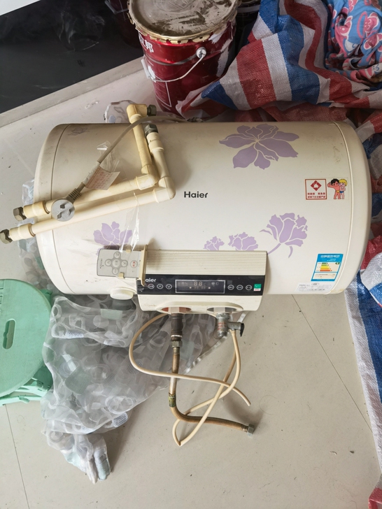 海尔热水器装修改造，剩下来的，功能完好，低...