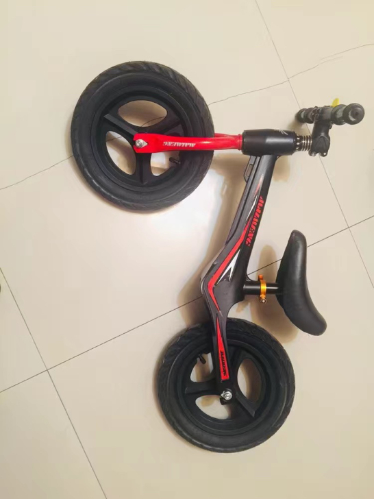 出一台闲置自行车 小孩子可学 十分好玩
