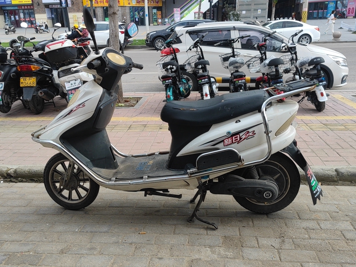 新日电动车    四块大电池     破烂...