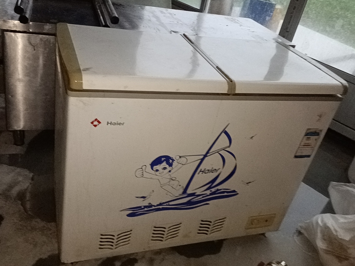 海尔冰柜216升功能正常300不议价不包邮...