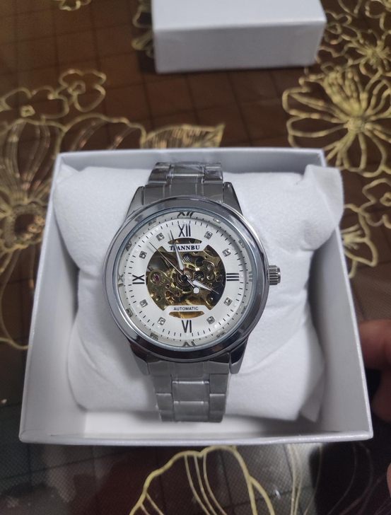 公司搞活动买的礼品多出了8个 全自动机械表...