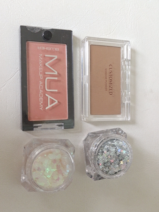 超好看的碎钻眼影5元一个 修容8元 都是只...