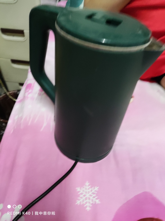 两个美的电水壶，一个全新未使用，一个已经使...