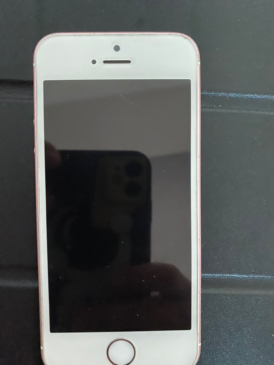 iPhonese一代 一直备用无敌 保养的...