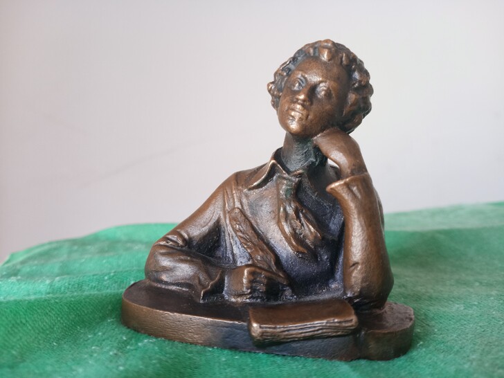 俄罗斯前苏联普希金铜雕塑像