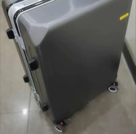 店铺不开了，全新万向轮铝框箱行李箱女大容量...