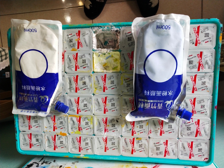 九成新水粉颜料就缺两盒白和浅柠檬黄，赠送三...